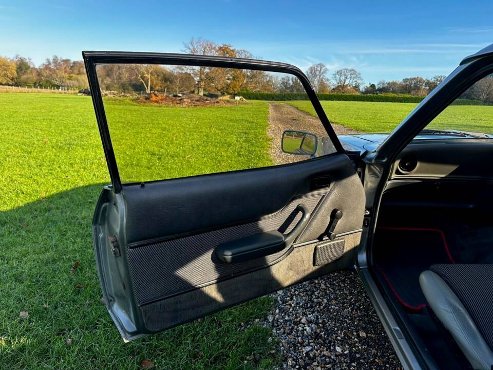 Bild 50/70 von Ford Capri 2,8i (1986)