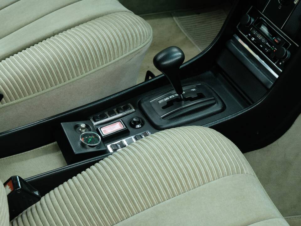 Image 44/50 de Mercedes-Benz 450 SEL 6,9 (1975)