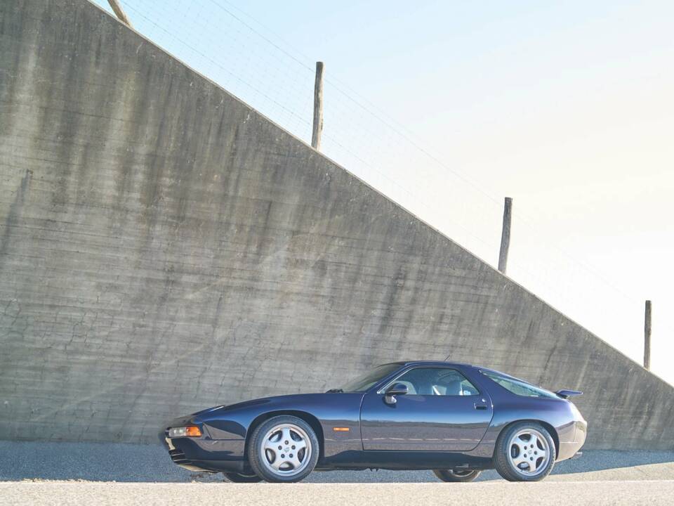 Bild 30/50 von Porsche 928 GTS (1992)