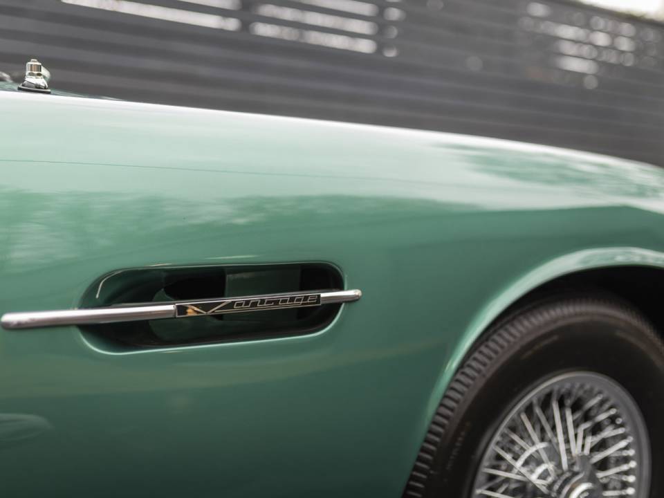 Afbeelding 15/27 van Aston Martin DB 6 Mk II (1970)