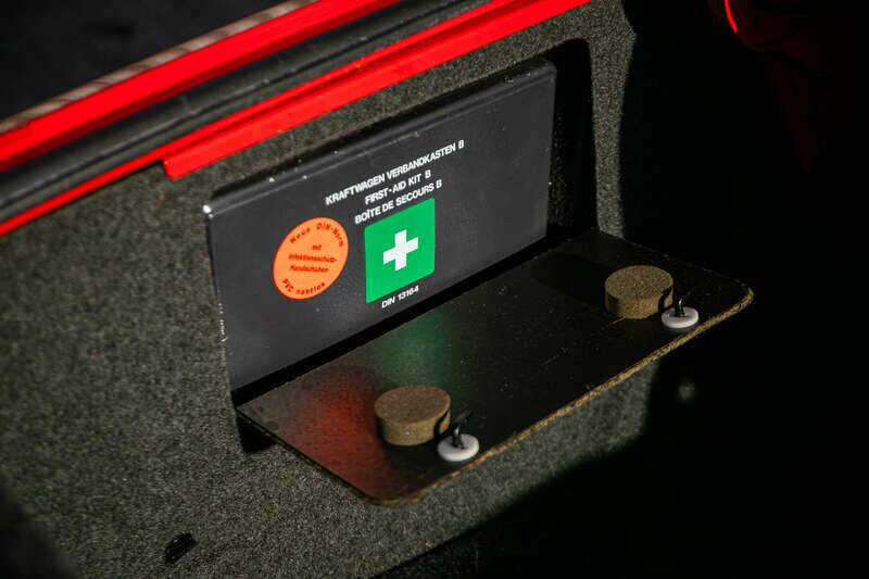 Image 44/50 of BMW 635 CSi (1989)