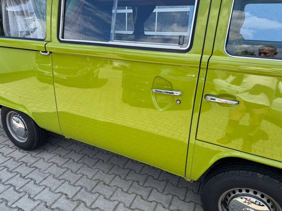 Image 20/100 of Volkswagen T2b Westfalia (1979)