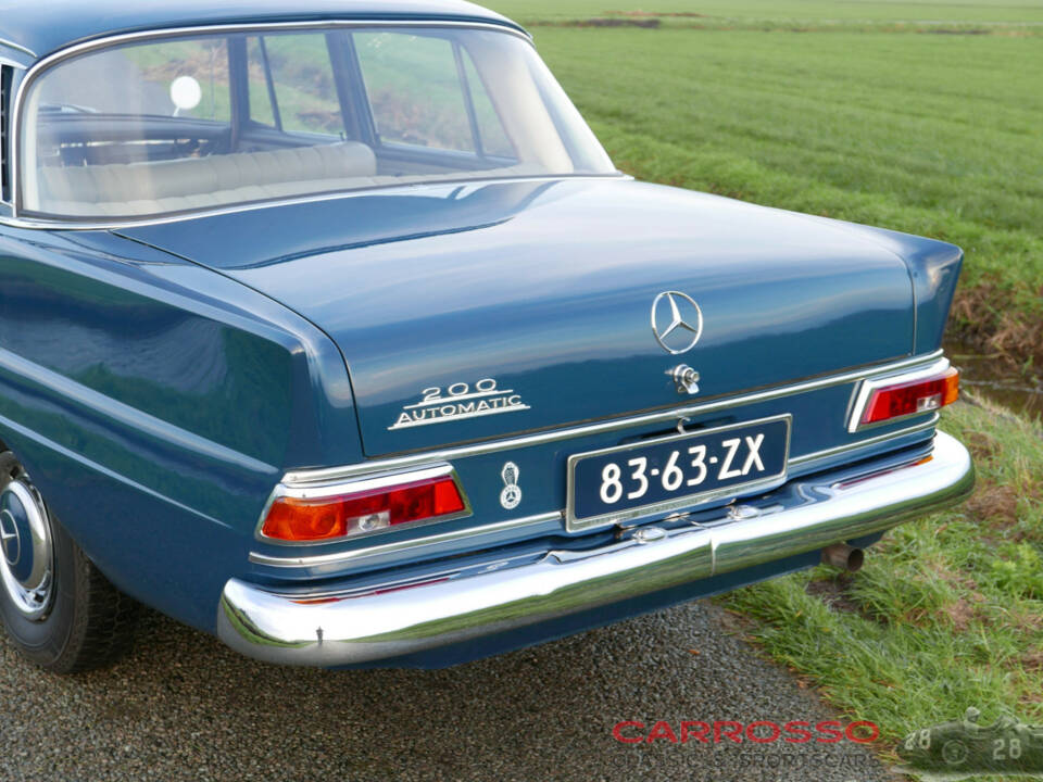 Image 22/37 of Mercedes-Benz 200 (1967)
