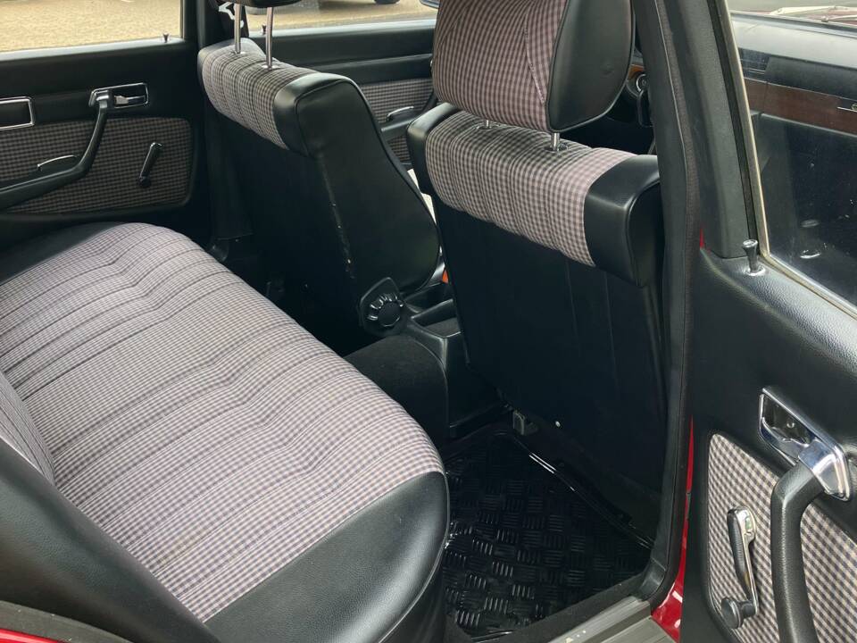 Image 14/15 de Mercedes-Benz 280 SE (1977)