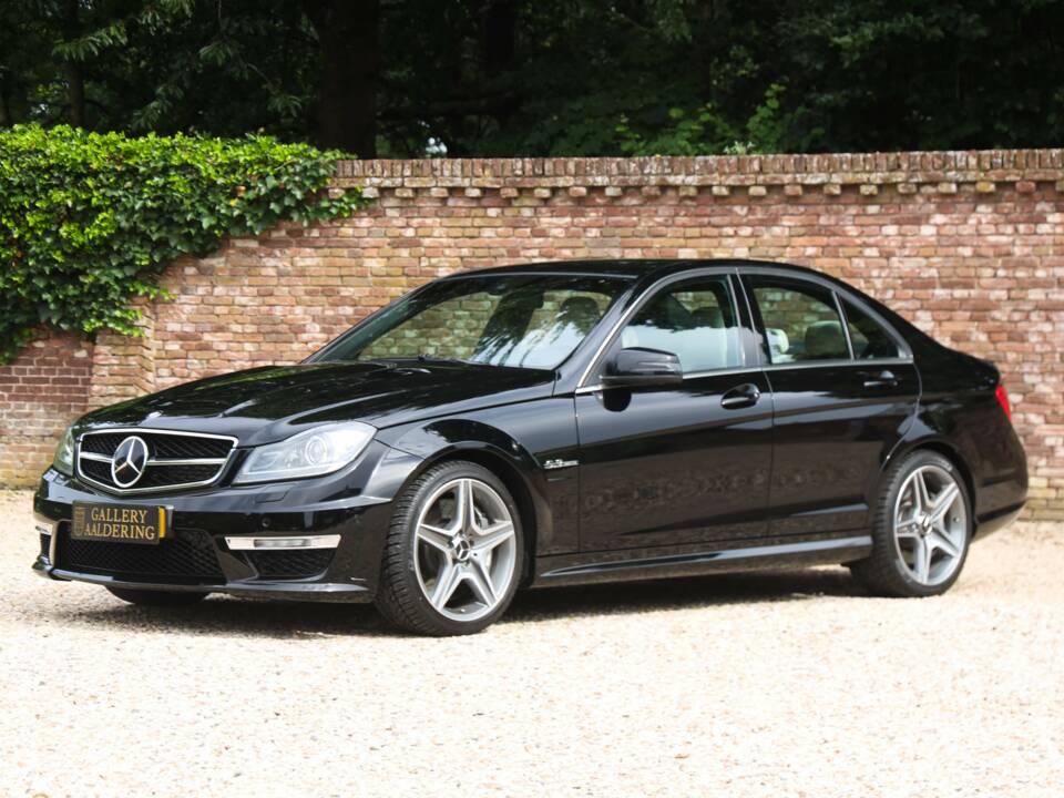 Image 11/50 of Mercedes-Benz C 63 AMG (2012)