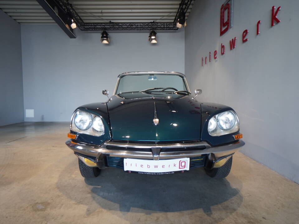 Image 18/21 of Citroën DS 20 (1972)