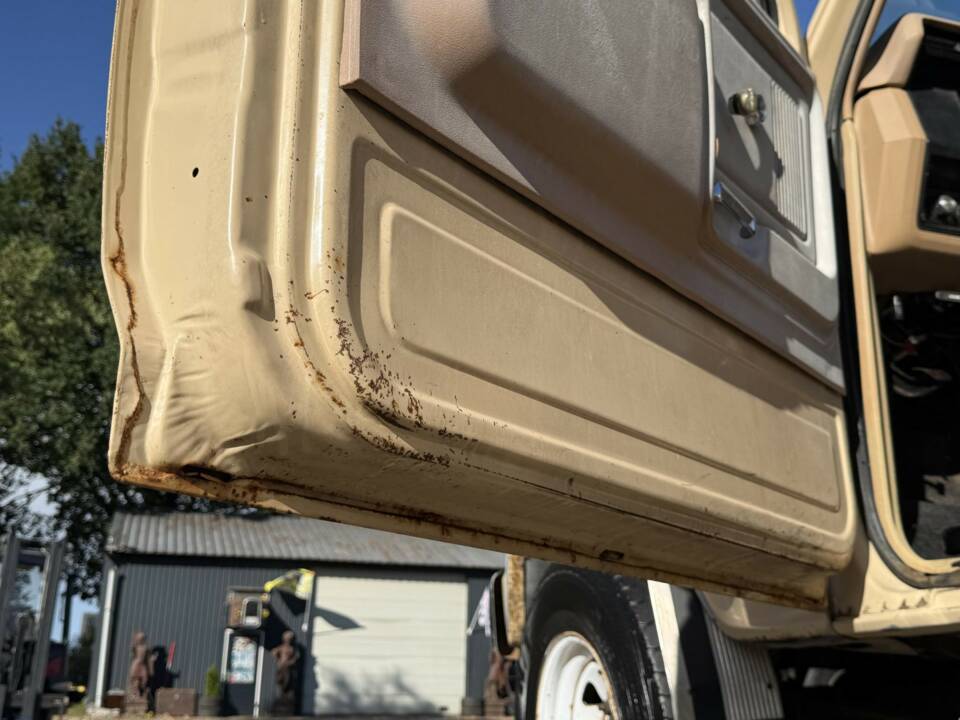 Image 15/22 of Ford F-250 (1983)
