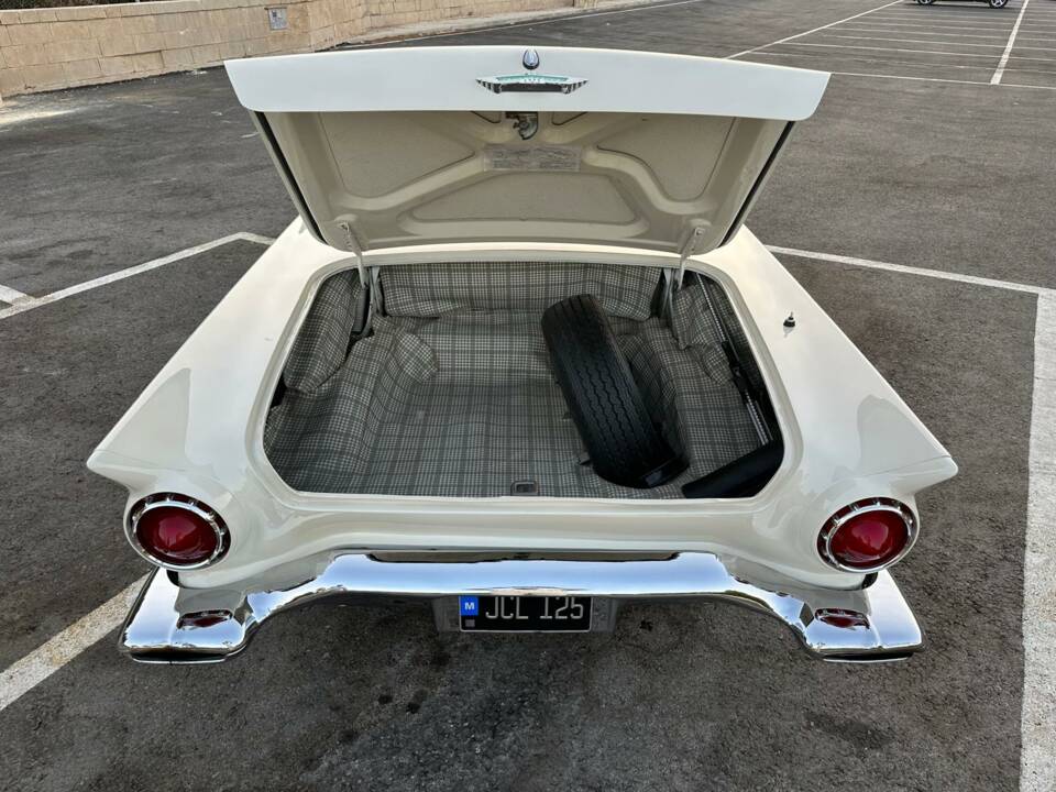 Image 17/18 of Ford Thunderbird (1957)