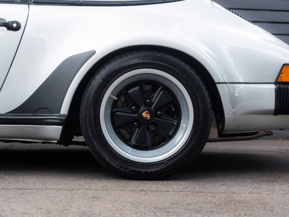 Image 17/68 of Porsche 911 Speedster 3.2 (1989)