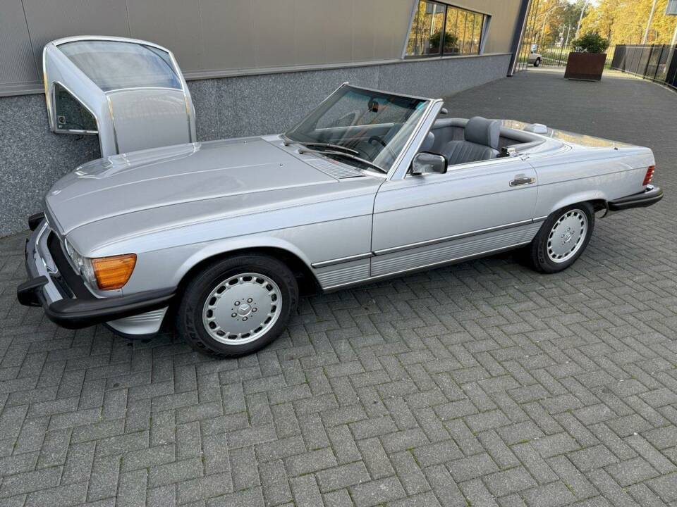 Image 9/36 de Mercedes-Benz 560 SL (1987)