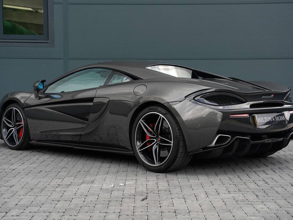 Afbeelding 2/50 van McLaren 570S (2016)