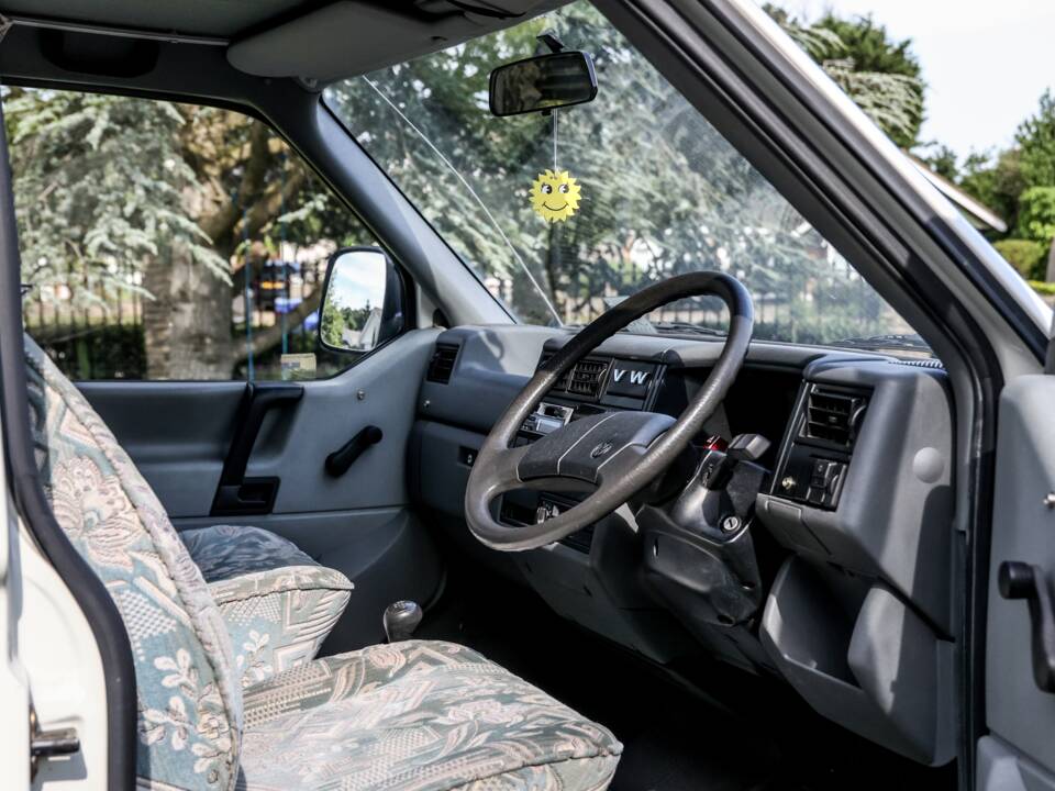 Image 4/37 of Volkswagen T4 California 2.0 (1996)