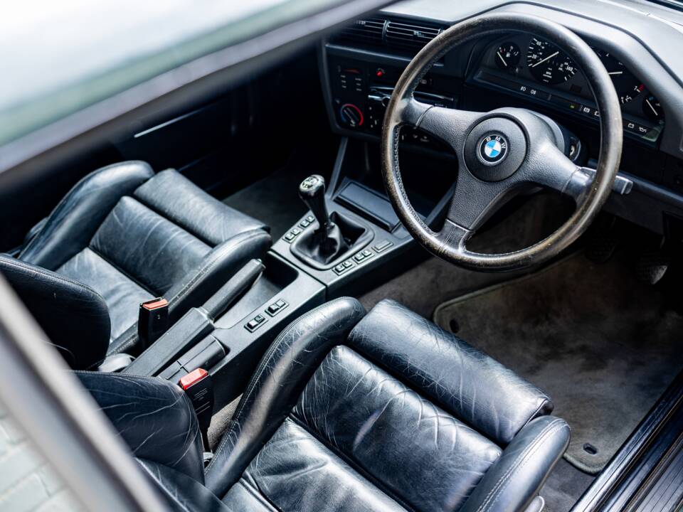Bild 32/47 von BMW 320i (1990)