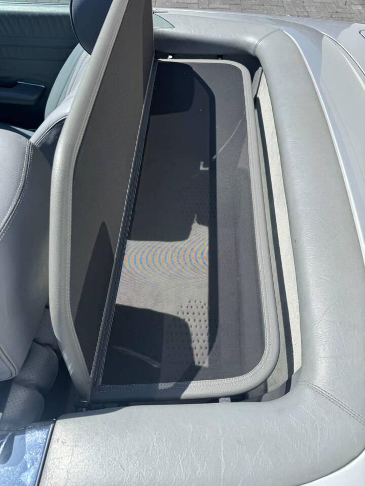 Image 14/28 of Mercedes-Benz 380 SL (1981)