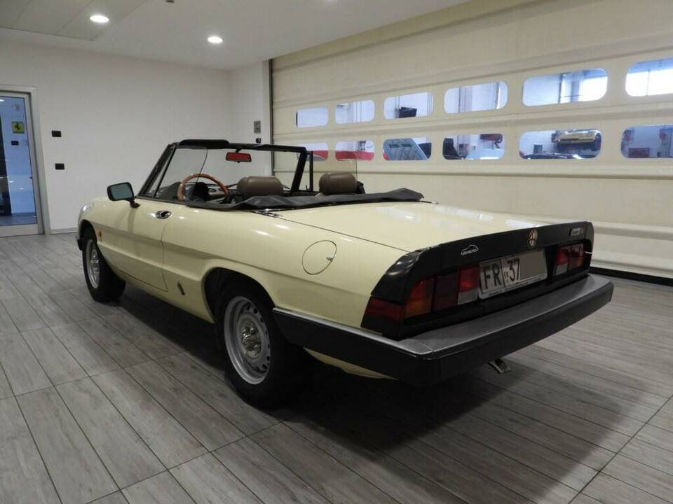Bild 3/15 von Alfa Romeo 1.6 Spider (1983)