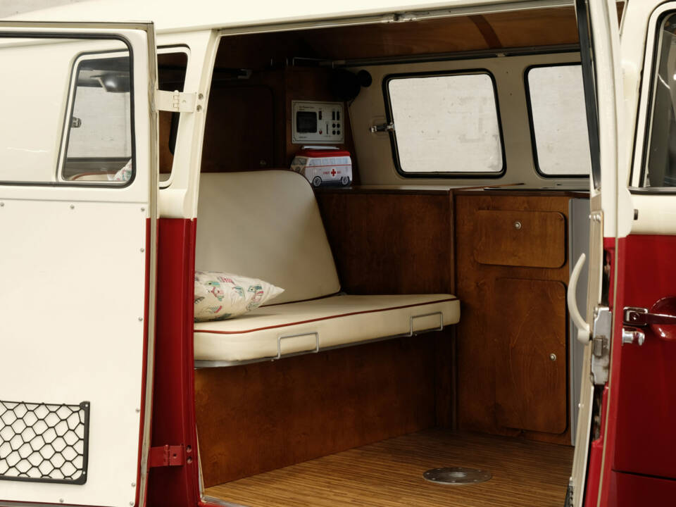 Immagine 11/24 di Volkswagen T1 camper (1960)