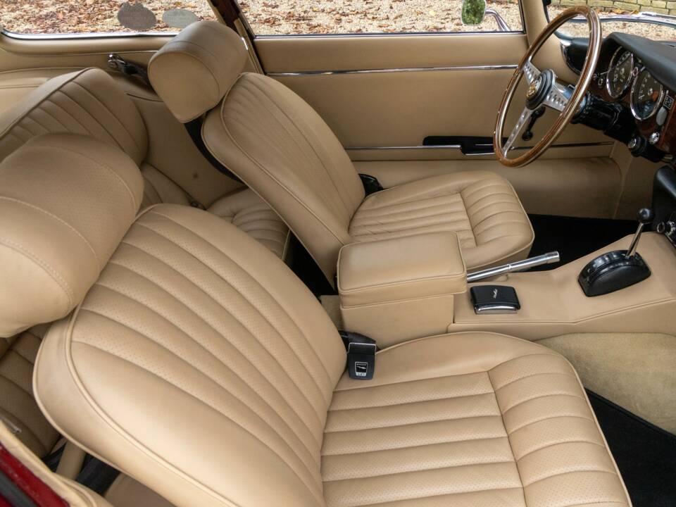 Image 35/50 de Jaguar E-Type (1969)