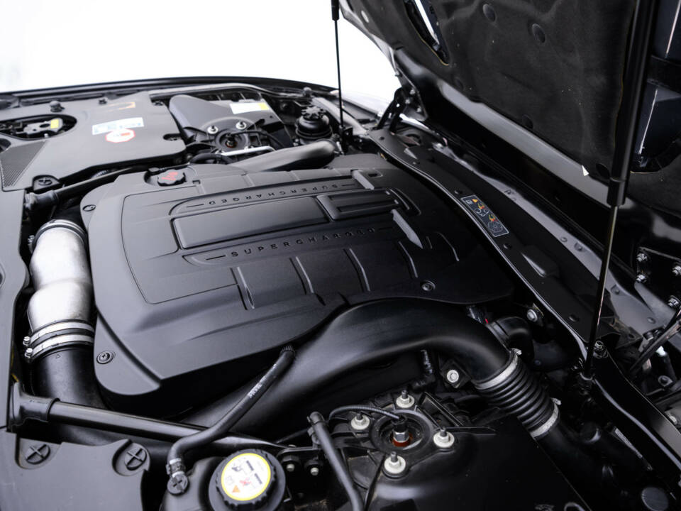 Image 33/37 of Jaguar XKR (2008)