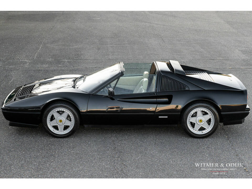 Image 2/41 de Ferrari 328 GTS (1989)