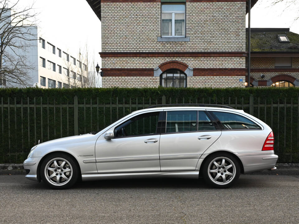 Image 5/32 of Mercedes-Benz C 32 AMG T (2003)