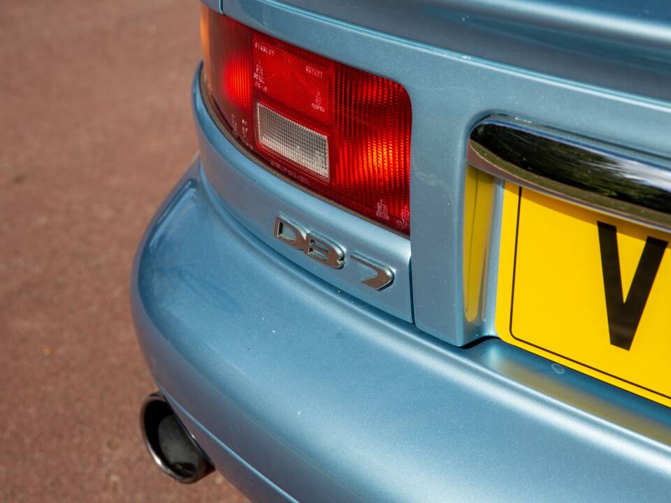 Immagine 28/46 di Aston Martin DB 7 Vantage Volante (2000)