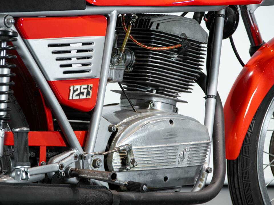 Image 23/50 of MV Agusta DUMMY (1980)