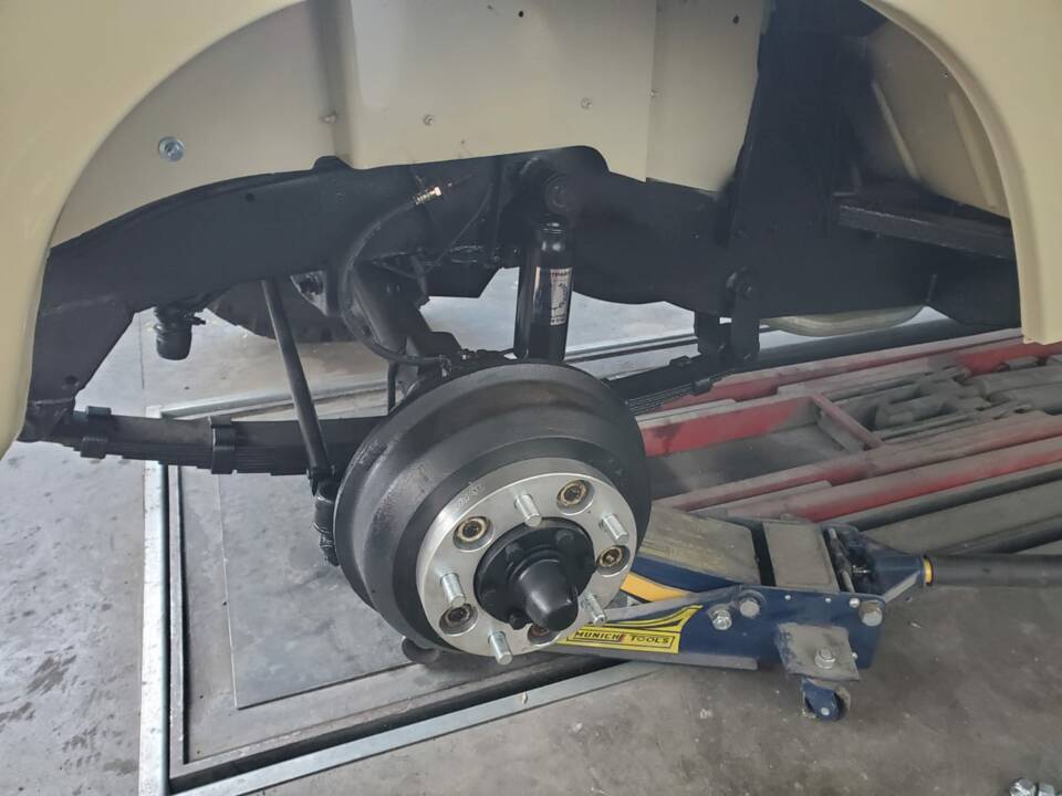 Image 21/22 of Land Rover 109 (1977)