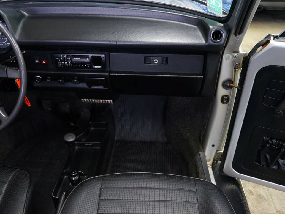 Immagine 23/31 di Volkswagen Käfer 1303 LS (1979)
