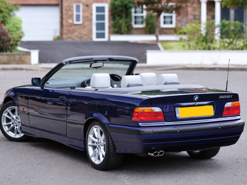 Image 3/50 de BMW 328i (1995)