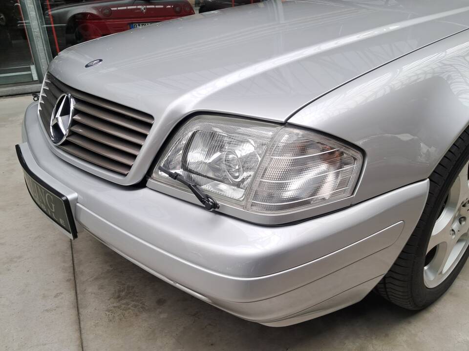 Image 48/50 of Mercedes-Benz SL 320 (1998)