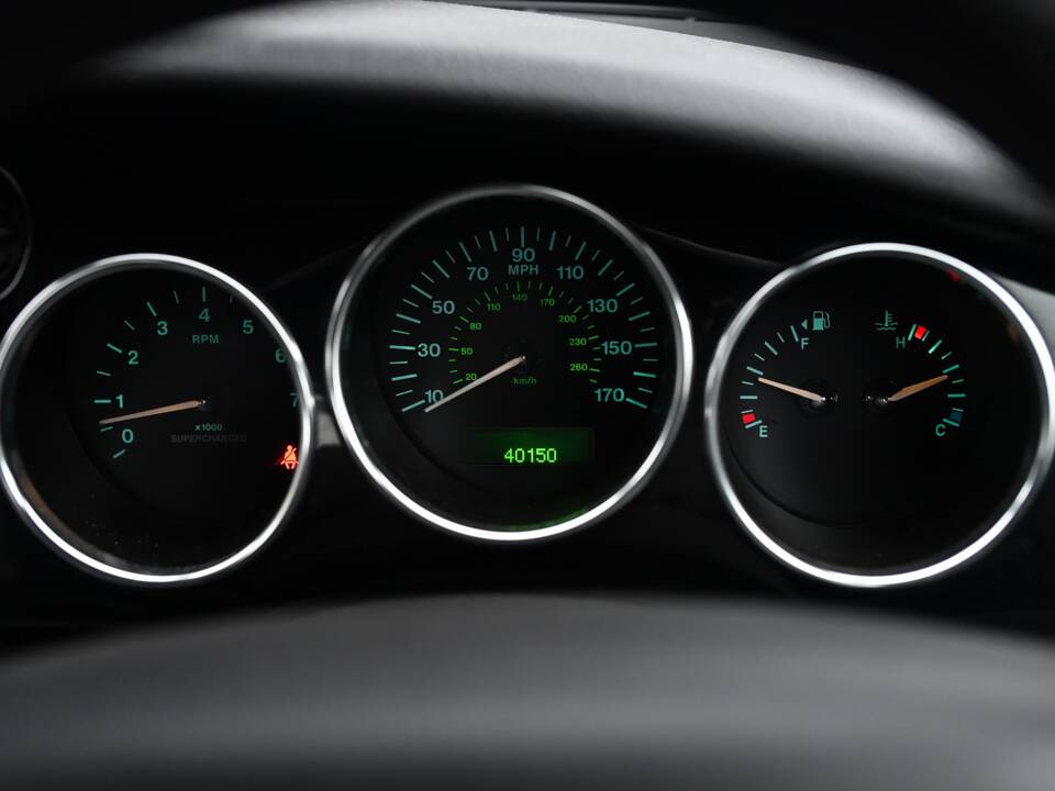 Image 21/26 de Jaguar XKR (2004)