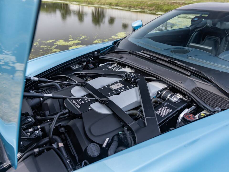 Image 15/50 of Aston Martin DBS GT Zagato (2019)