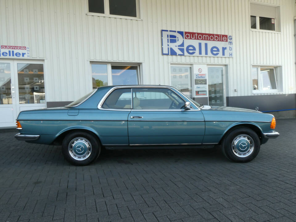 Image 7/20 de Mercedes-Benz 280 CE (1981)