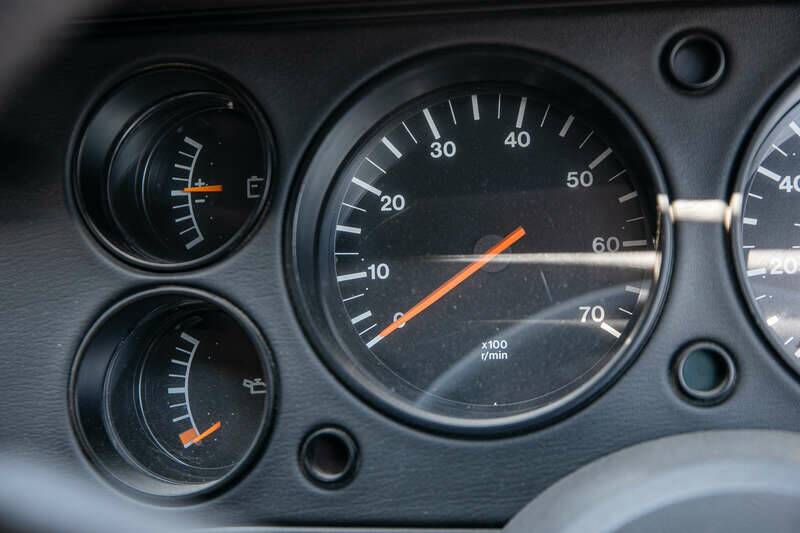 Bild 30/37 von Ford Capri 2,8i (1984)