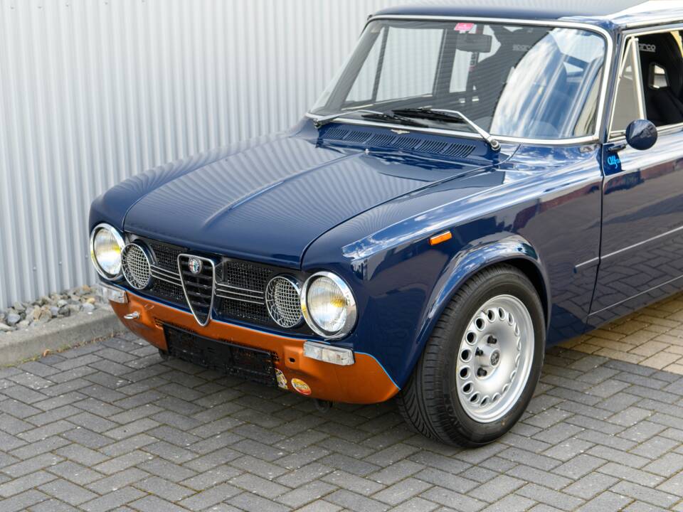 Image 15/56 of Alfa Romeo Giulia Nuova Super 1300 (1974)