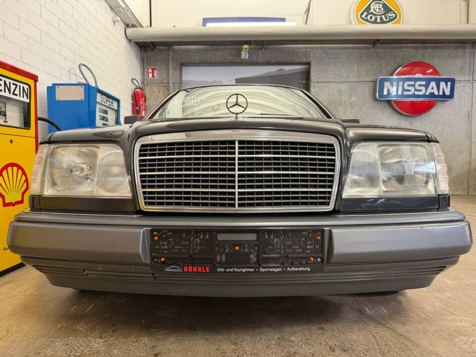 Bild 3/18 von Mercedes-Benz E 200 (1994)