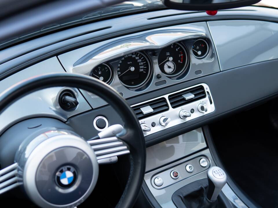 Image 25/32 of BMW Z8 (2001)