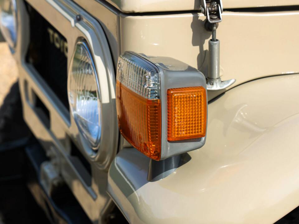 Bild 7/50 von Toyota Land Cruiser BJ 40 (1977)