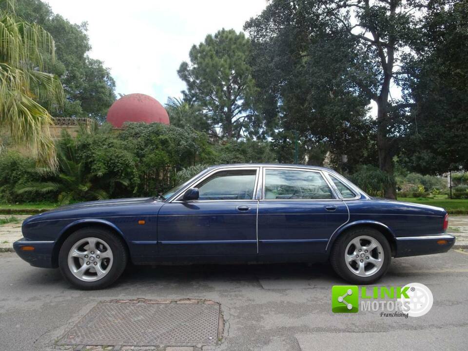 Bild 3/24 von Jaguar XJ 8 Sovereign (1999)