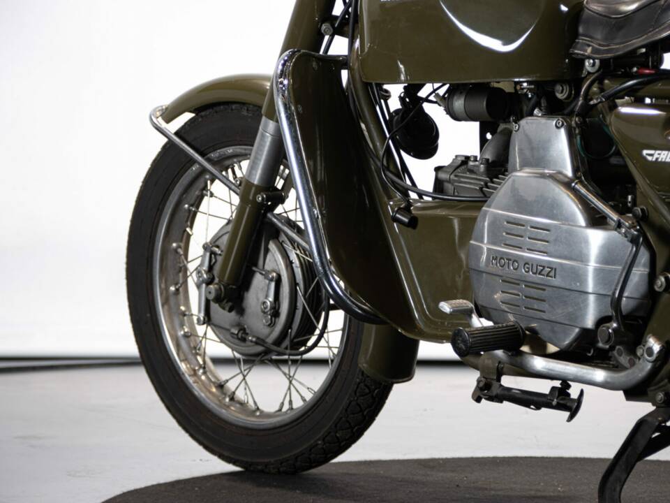 Bild 12/50 von Moto Guzzi Nuovo Falcone Militare (1973)