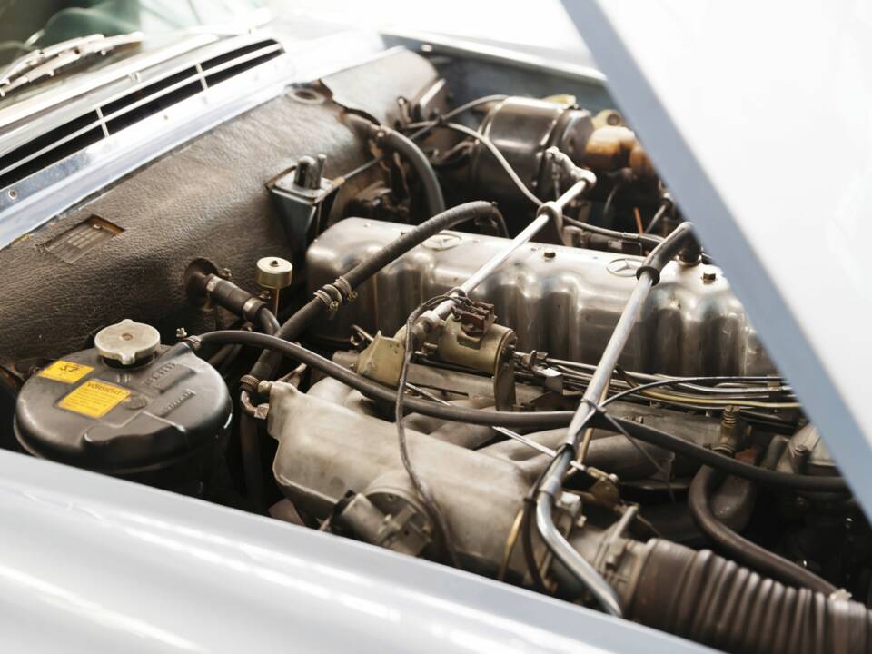 Immagine 34/40 di Mercedes-Benz 230 SL (1966)