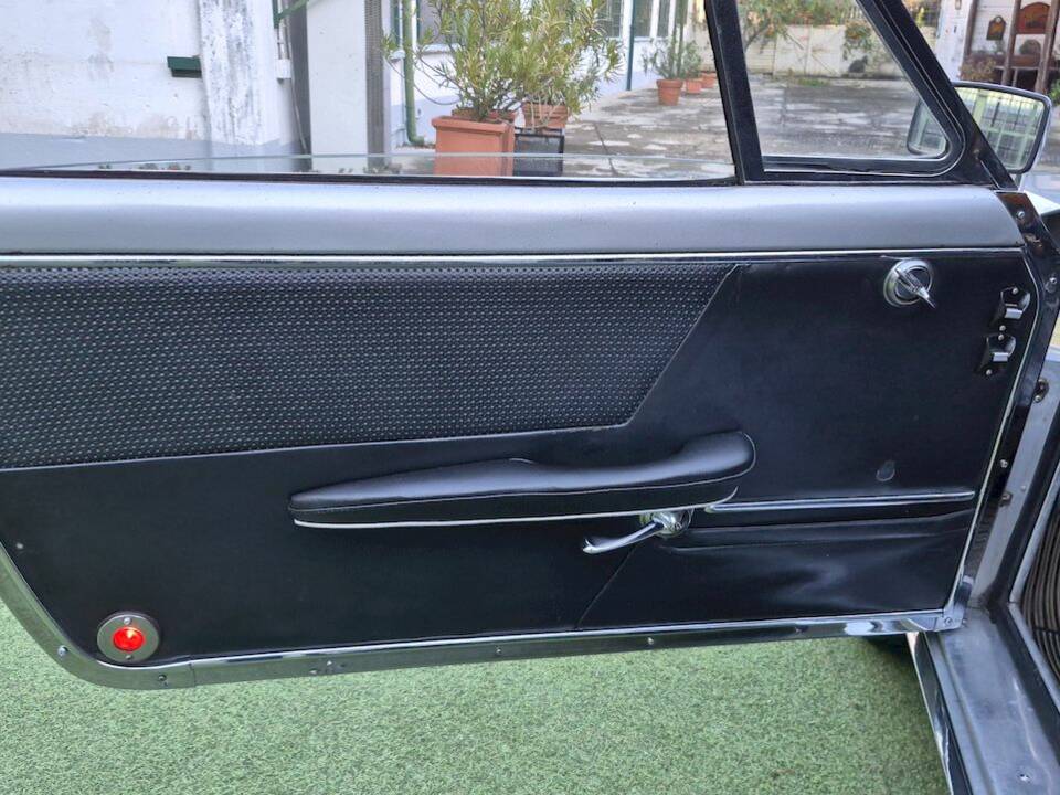 Image 21/54 de FIAT 1300 Vignale (1965)