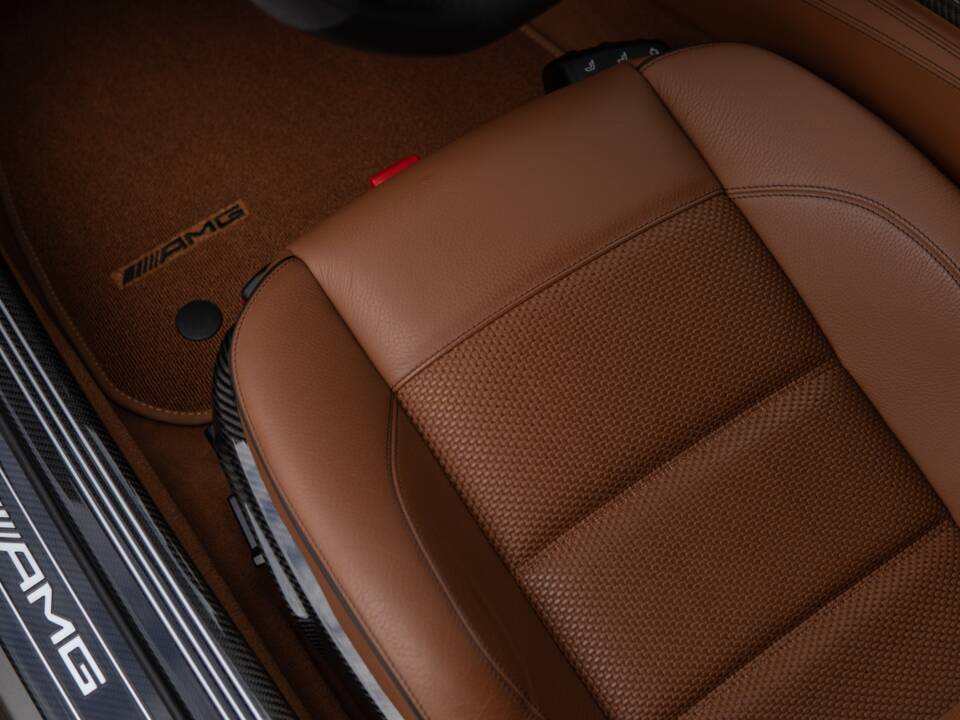 Image 25/45 of Mercedes-Benz SLS AMG Roadster (2012)