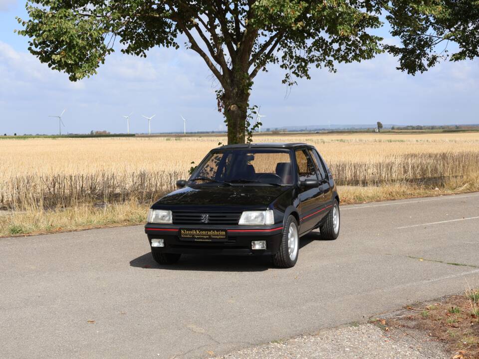 Obraz 32/56 pojazdu Peugeot 205 GTi 1.9 (1991)