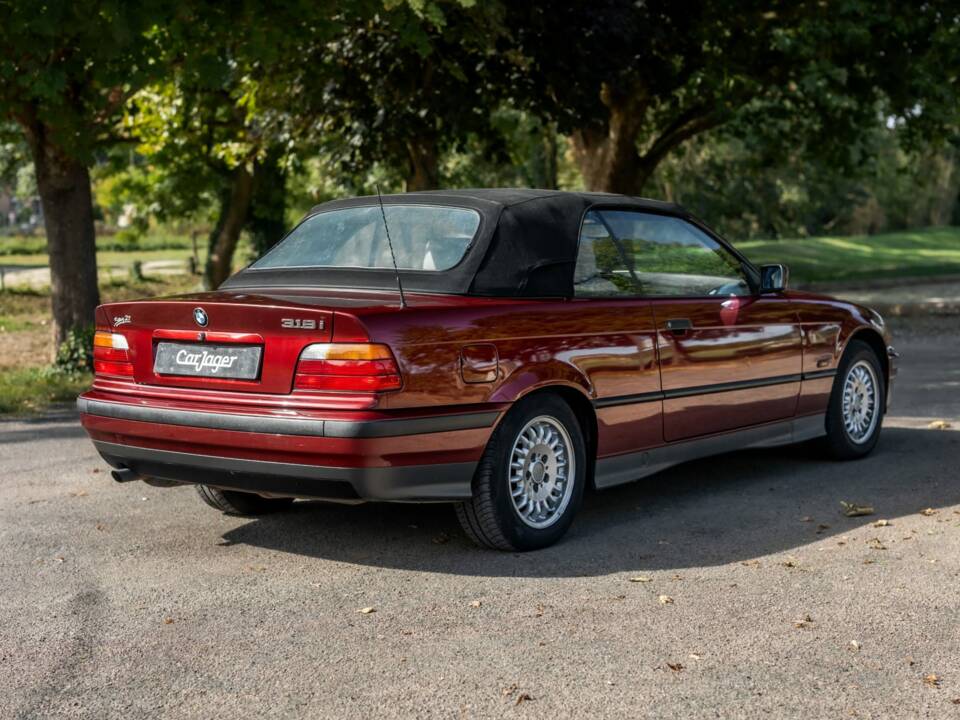 Immagine 2/23 di BMW 318i (1995)