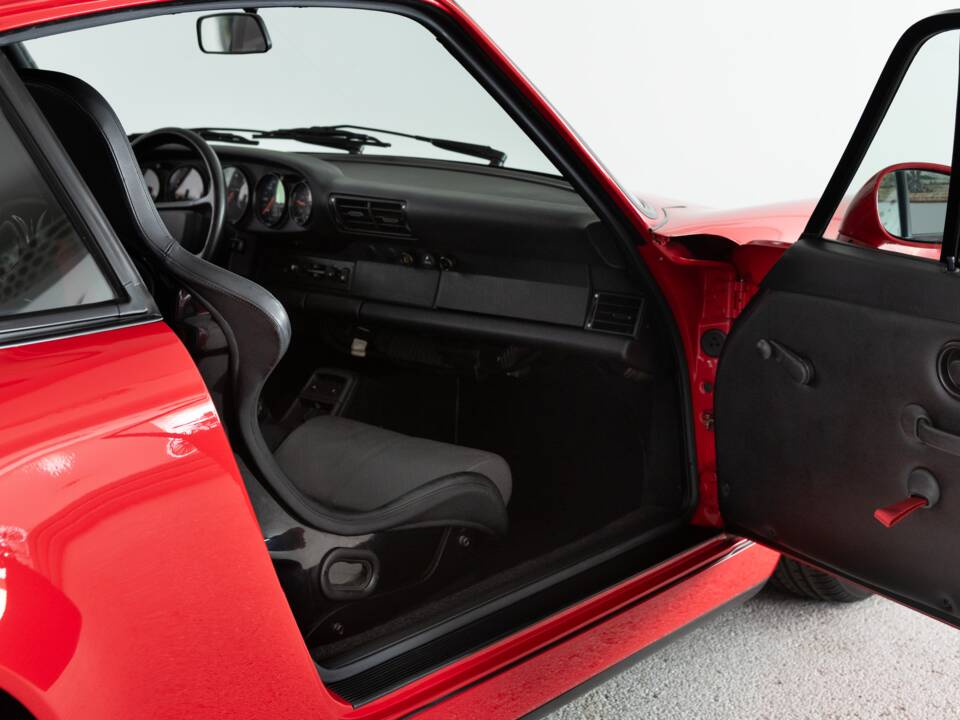 Image 31/40 of Porsche 911 Carrera RS (1992)
