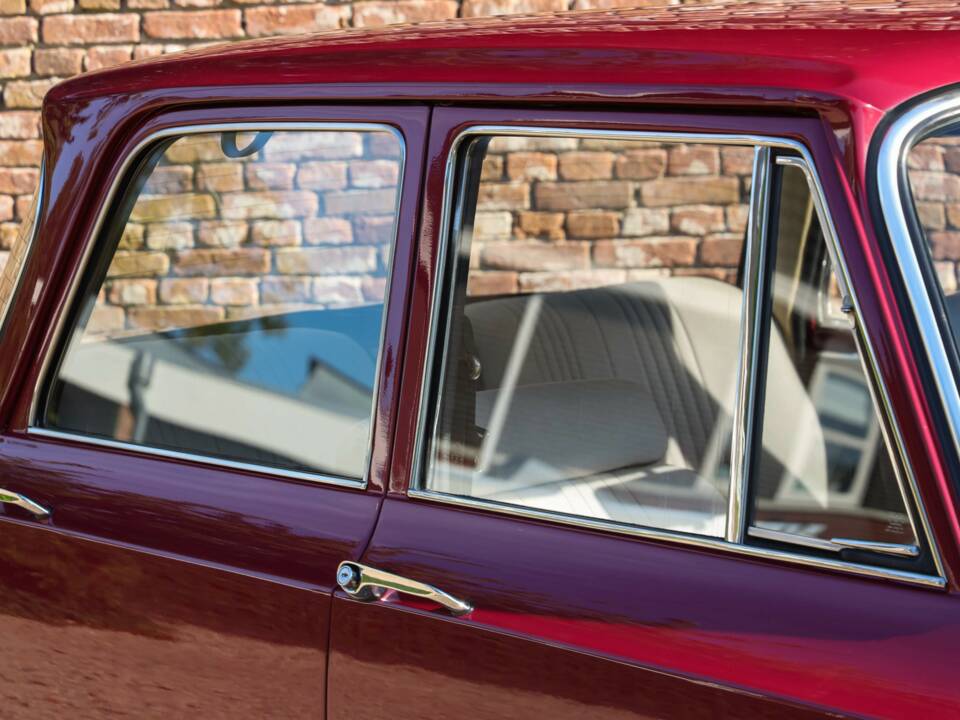 Image 37/50 of Alfa Romeo Giulia Nuova Super 1300 (1975)