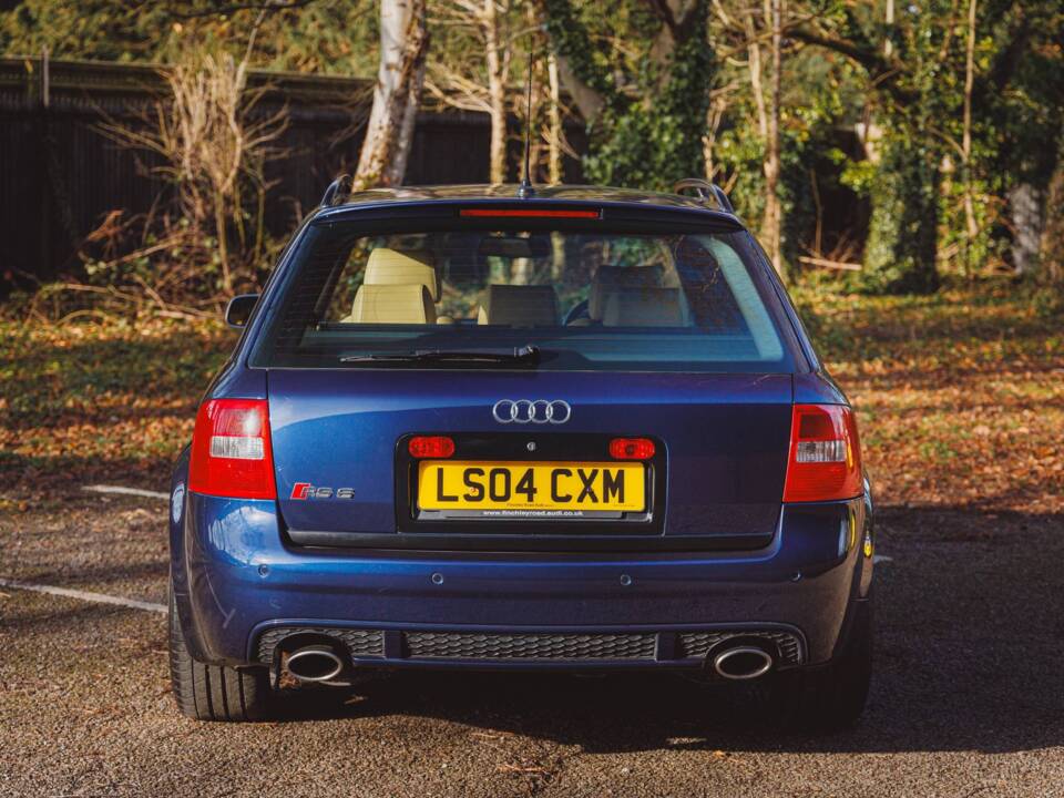 Image 7/8 of Audi RS6 Avant (2004)