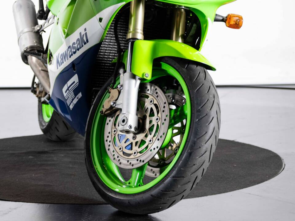 Image 16/40 of Kawasaki ZX-R 400 (1991)