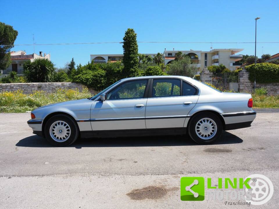 Image 9/10 of BMW 728i (1999)